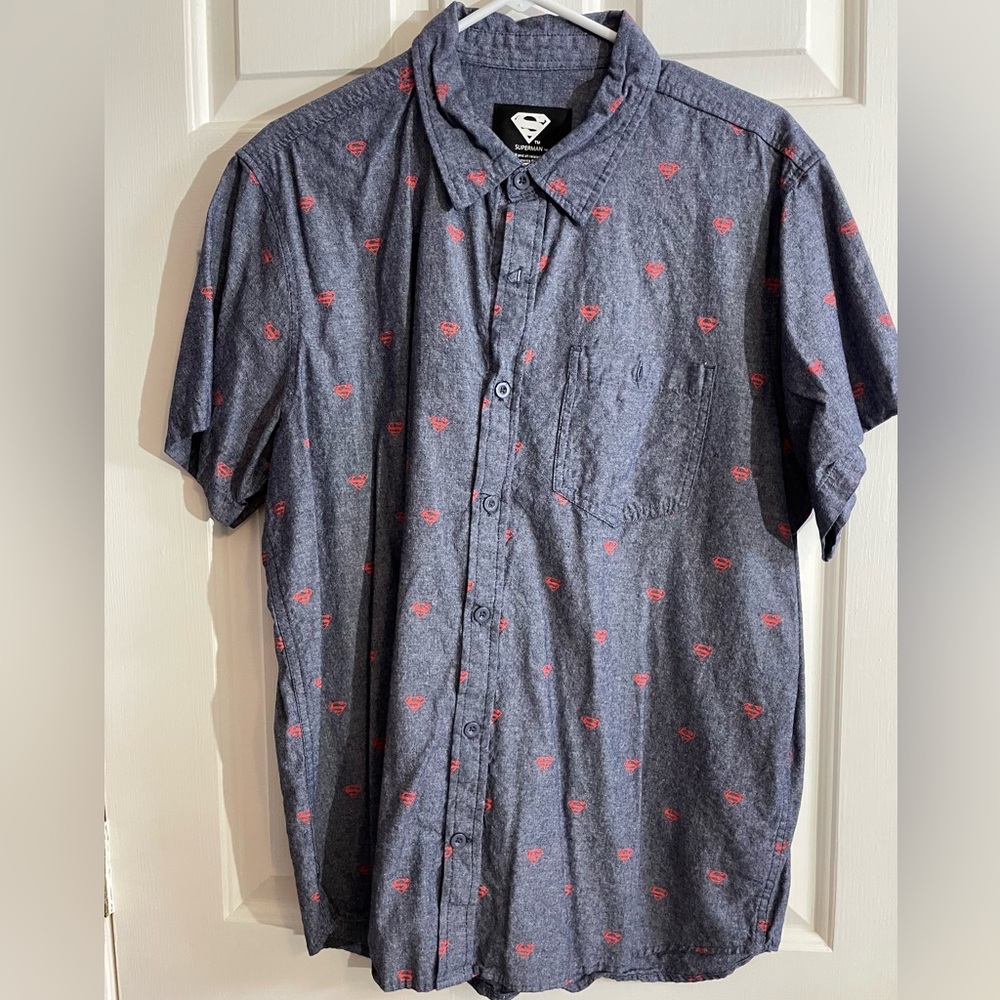Men's X Large (XL) Kohl’s Superman logo Blue and Red Button-Up Shirt